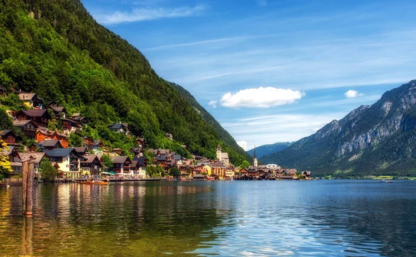 Kilátás Híres Hallstatt Falu Tükröződik Hallstattersee Osztrák Alpokban Gyönyörű Reggeli — Stock Fotó