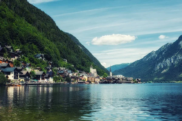 View Famous Hallstatt Village Reflecting Hallstattersee Lake Austrian Alps Beautiful — Stock Photo, Image