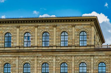 Münih Konağının (King 's Builidenz) detayları. 1825-1835 yılları arasında Leo von Klenze tarafından yapılmıştır..