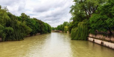 Münih, Almanya 'daki güzel Isar nehri