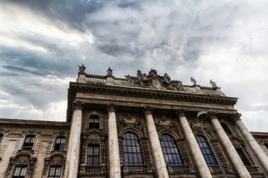 Adalet Sarayı - Münih, Bavyera, Almanya 'da Justizpalast. Alman mimarisi. Neo-barok tarzında oyma ve heykellerle dekore edilmiş bir bina. Saray, eski Adalet Sarayı..