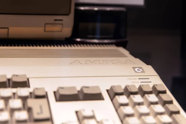 Münih, Almanya - 1 Ağustos 2019: Tuğamiral Amiga 500 bilgisayar