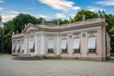 Amalienburg, Münih 'teki Nymphenburg Sarayı Parkı' nda bulunan özenle hazırlanmış bir av kulübesi.
