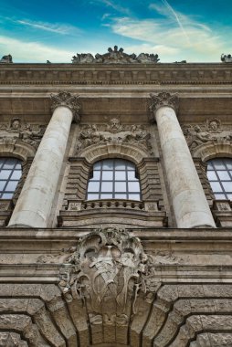 Adalet Sarayı - Münih, Bavyera, Almanya 'da Justizpalast. Alman mimarisi. Neo-barok tarzında oyma ve heykellerle dekore edilmiş bir bina. Saray, eski Adalet Sarayı..