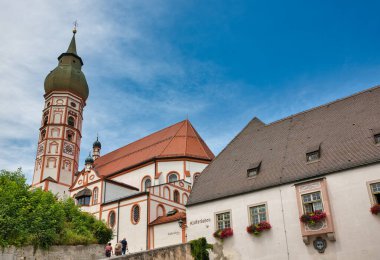 Bira fabrikası olan ünlü Andechs Manastırı 