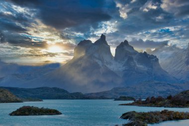 Pehoe Gölü ve Guernos Dağları güzel manzara, Torres del Paine Ulusal Parkı, Patagonya, Şili, Güney Amerika