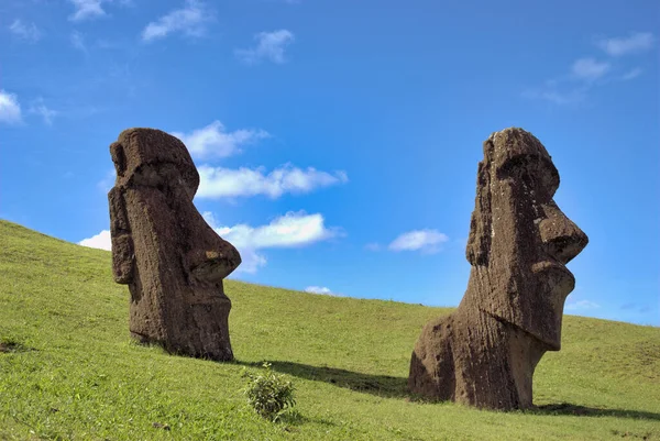 Moais Parque Nacional Rapa Nui Nas Encostas Vulcão Rano Raruku — Fotografia de Stock