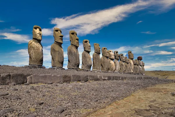 Δεκαπέντε Moai Του Νησιού Του Πάσχα Στον Ειρηνικό Ωκεανό Χιλή — Φωτογραφία Αρχείου