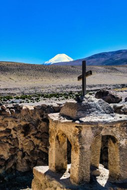 Las Vicunas Ulusal Rezervi. Guallatiri Aymara Kilisesi