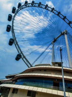 Singapur 'daki Marina Körfezi' ndeki ünlü dönme dolap..