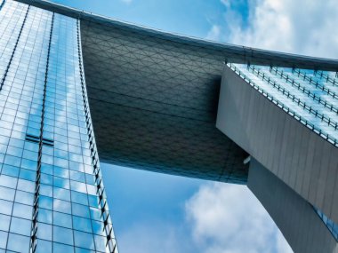 Singapur, Singapur - 05 Ağustos 2018: Marina Körfezi Kumları, Singapur 'un merkezindeki Marina Körfezi' ne bakan birleşik bir tatil beldesidir..