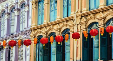 Çin Mahallesi, Singapur 'da bir sıra Çin kağıt feneriyle ön cephe..