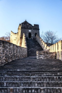 Çin, Pekin 'in 80 km kuzeydoğusundaki Çin Seddi' nin MyTianYu bölgesindeki gözetleme kulesi. UNESCO Dünya Mirası Alanı.