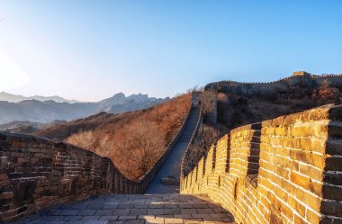 Çin Seddi Çin 'de antik bir duvardır. Duvar çimento, kaya, tuğla ve çamurdan yapılmıştır. 1878 'de tamamlandı ve Çin İmparatorluğu' nun kuzeyini düşman saldırılarından korumayı amaçlıyordu..