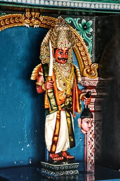 Singapore Singapore Chinatown Hindu Guardian Statue Sri Mariamman Temple — Stock Photo, Image