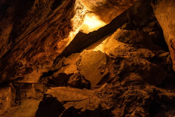 Dünyanın en büyük karst mağaralarından biri olan Mammuthhle Mağarası. Dachstein Yukarı Avusturya Dağı 'nda..