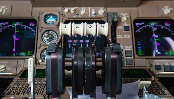 Instrumenty kokpitu samolotu — Zdjęcie stockowe