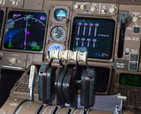 Instrumente im Cockpit von Flugzeugen — Stockfoto