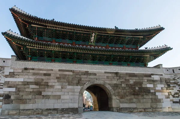 Sungnyemun ворота — стокове фото