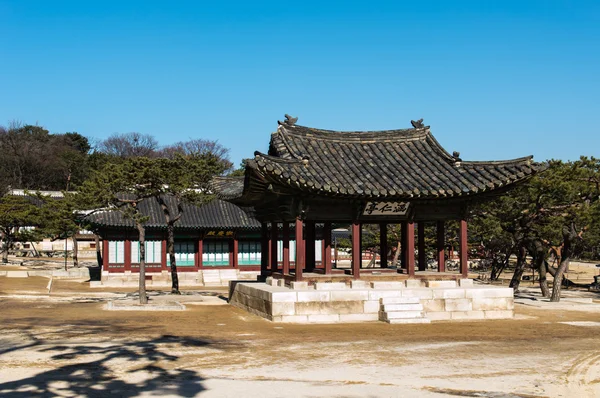 Architettura tradizionale a Changgyeonggung — Foto Stock