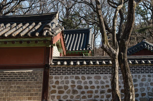 Храм Чонмё - конфуцианское святилище в Сеуле, Южная Корея — стоковое фото