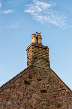 Aberdeen, İskoçya'da bir evin tipik baca