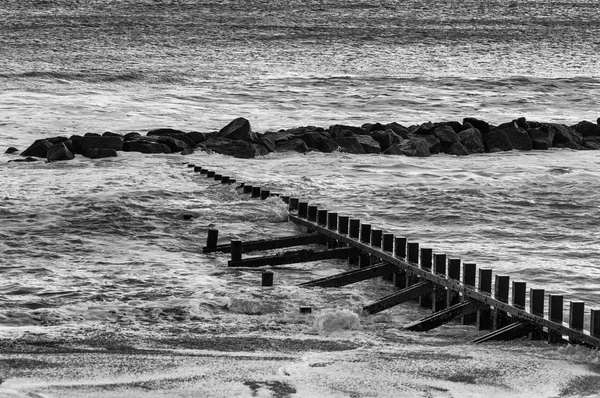 Marea In arrivo sulla spiaggia di Aberdeen, Scozia — Foto Stock