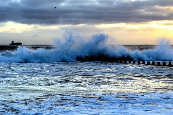 Tidvattnet på stranden i Aberdeen, Skottland — Stockfoto