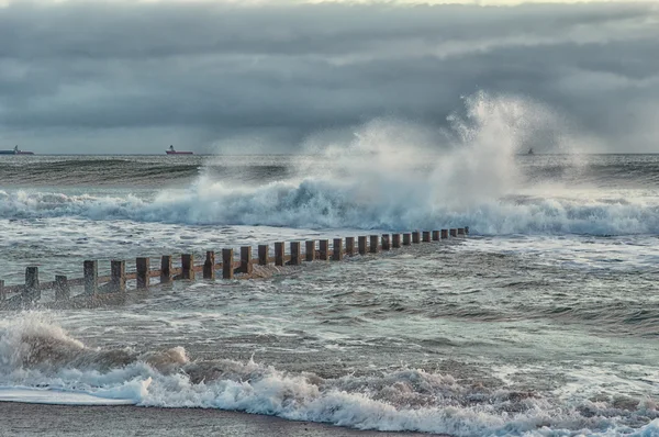 Marea In arrivo sulla spiaggia di Aberdeen, Scozia — Foto Stock