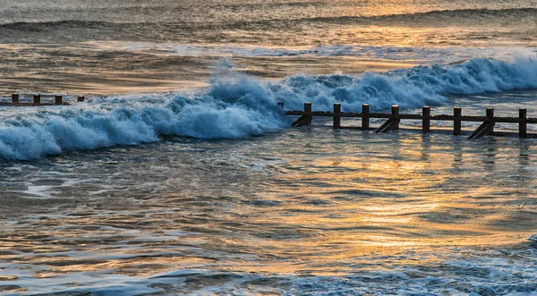 Marea In arrivo sulla spiaggia di Aberdeen, Scozia — Foto Stock