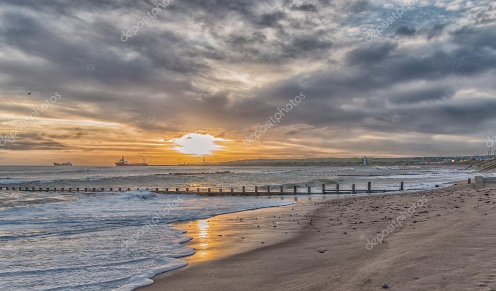 Sun Rises Over Aberdeen Beach View Of Aberdeen Lighthouse Stock