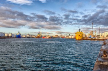 bir görünümü aberdeen Harbour.