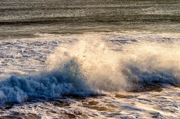 Tide mieszczących się na plaży w Aberdeen, Szkocja — Zdjęcie stockowe