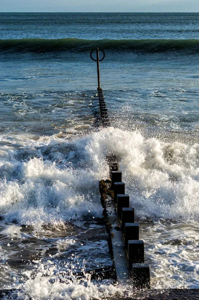 アバディーン、スコットランドのビーチに来る潮 — ストック写真