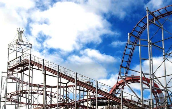 Montaña rusa en un pequeño parque de atracciones, Aberdeen, Escocia —  Fotos de Stock