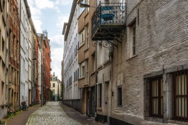 Antwerp, Belçika 'nın tarihi şehir merkezinde antik bir sokak.