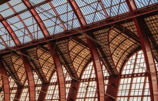 NMBS Antwerp merkez tren istasyonunun iç görünümü.