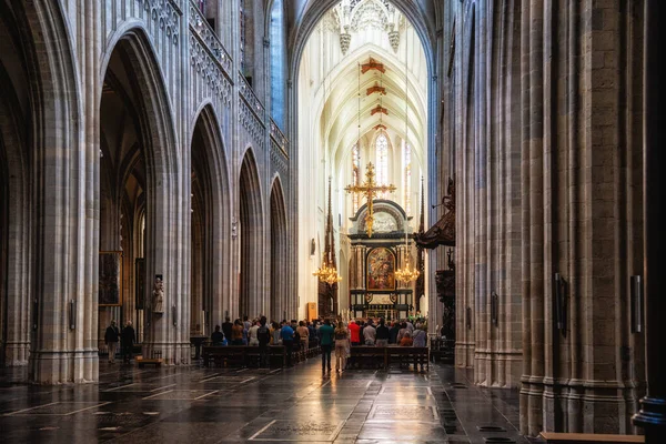 Antwerp, Belçika - 25 Ağustos 2024: Onze Lieve Vrouwekathedraal (Meryem Katedrali), Antwerp, Belçika