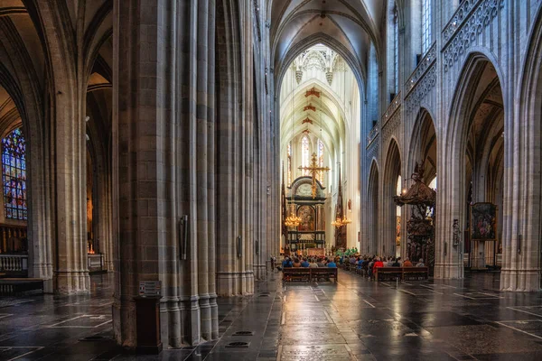 Antwerp, Belçika - 25 Ağustos 2024: Onze Lieve Vrouwekathedraal (Meryem Katedrali), Antwerp, Belçika