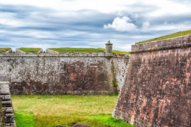 Fort George, İskoçya, İngiltere 'deki Brick tahkimatları