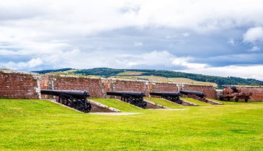 Fort George 'daki Inverness, Highland, İskoçya, İngiltere yakınlarındaki Moray Firth' e bakan Point Battery 'deki silah.