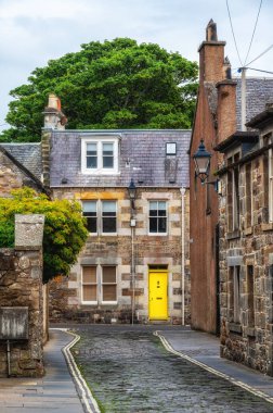 St Andrews 'da küçük bir ara sokak, tarihi mimari Fife, İskoçya, İngiltere