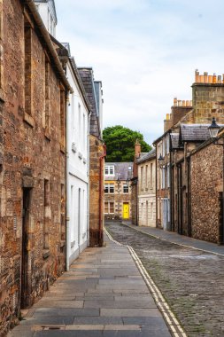 St Andrews 'da küçük bir ara sokak, tarihi mimari Fife, İskoçya, İngiltere