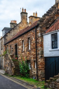 St Andrews 'da küçük bir ara sokak, tarihi mimari Fife, İskoçya, İngiltere