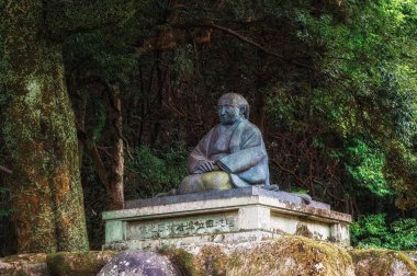 Japonya, Kyoto 'daki Arashiyama Parkı' nda bir Tanrı Ana Heykeli..