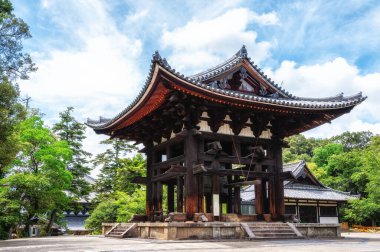 Todai-ji, Nara Japonya 'da bir Budist tapınağı kompleksidir. 