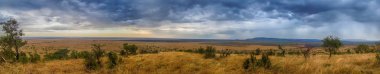 Tanzanya'daki Serengeti Ulusal Parkı, ova ve dağ Panoraması