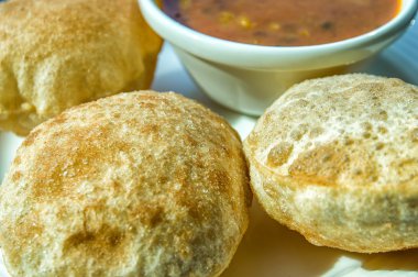 Poori olarak da bilinen Hint kızarmış ekmek