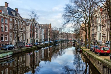 Şehir Manzaralı Amsterdam kanalları