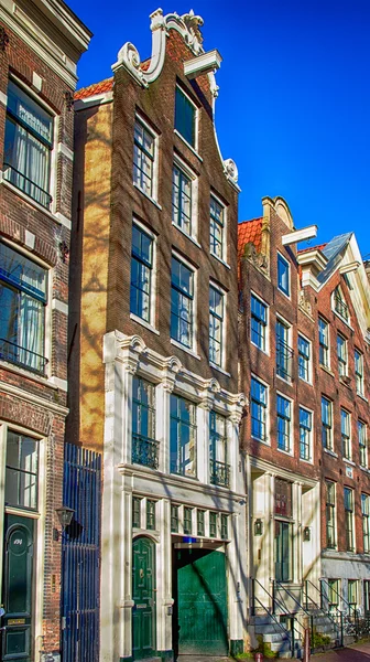 Edificios holandeses tradicionales, Amsterdam — Foto de Stock